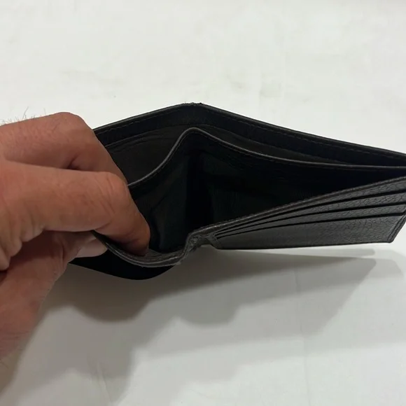 Brown Gucci logo wallet cloth material six credit card holder gently worn… - Picture 5 of 7